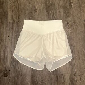 Lululemon high rise mesh short with liner size 6